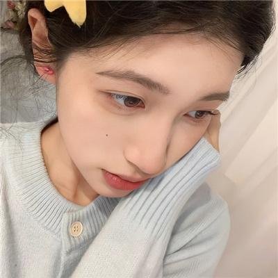 蓝色嘴巴的脸